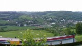 Die Aussicht von der Panoramabar bei einem Golfplatz "am Hauptschacht". Den alten Förderturm kann man vom Technologiepark aus sehen [Panorama]